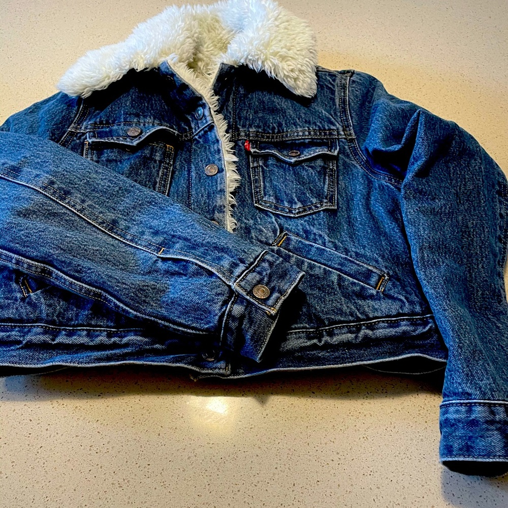 Levi’s faux fur lined cropped trucker jacket